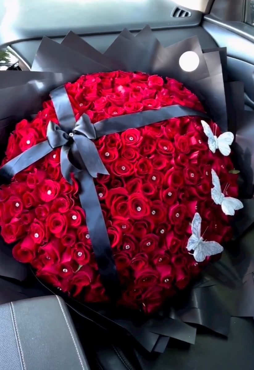 200 Red Rose Bouquet – flowersnflour