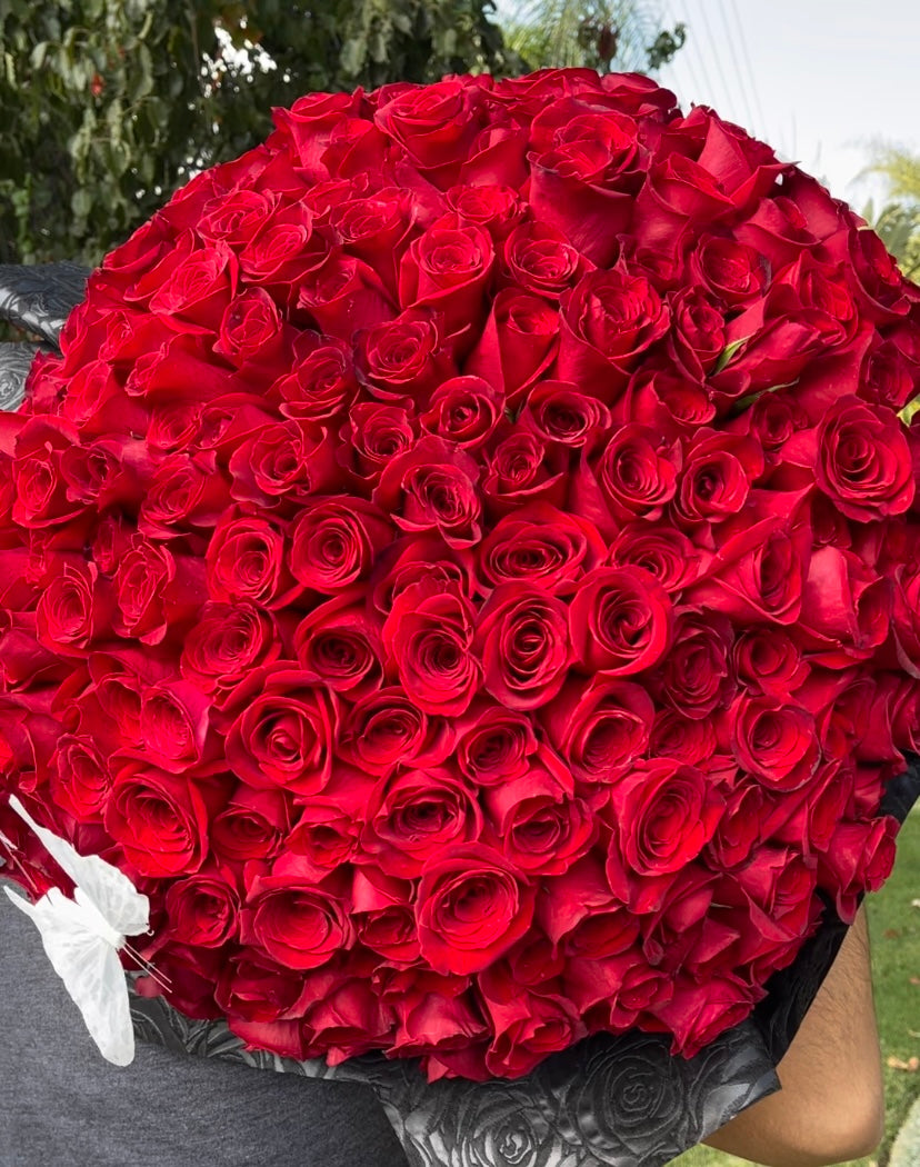 200 Red Rose Bouquet – flowersnflour